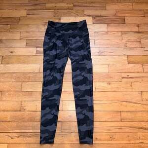 Old Navy Powersoft Leggings Size XL Tall Camo
